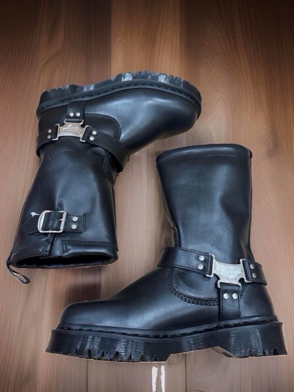 Dr. Martens Anistone Hi Black Leather Moto Harness Boots - Women 8 / Men 7 NWT - Picture 2 of 8